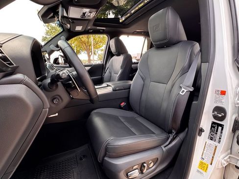 Used 2025 Lexus LX 600 F Sport w/ Accessory Package (2T) AWD/4WD image 8