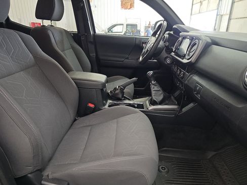 Used 2019 Toyota Tacoma TRD Off-Road image 37