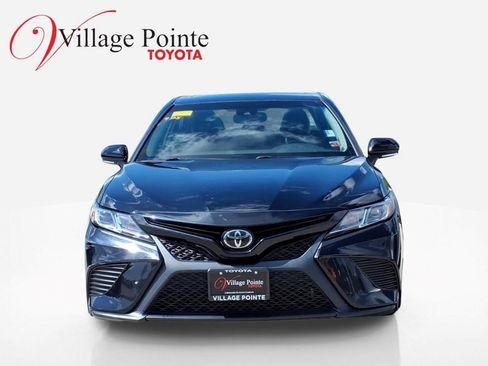 Used 2018 Toyota Camry SE w/ Audio Package FWD image 2
