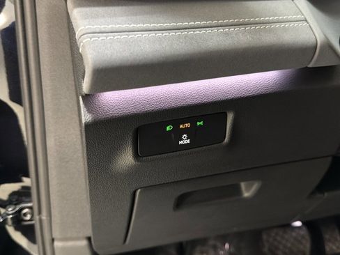 New 2026 Volkswagen Tiguan SE image 36