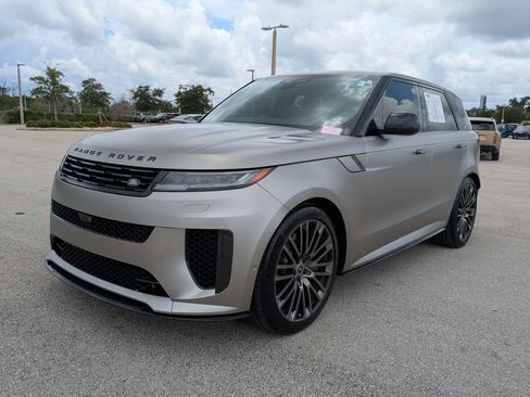Used 2024 Land Rover Range Rover Sport AWD/4WD image 9