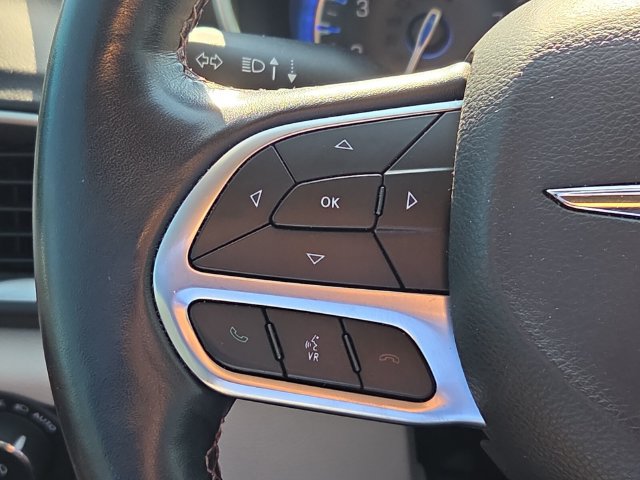 Used 2019 Chrysler Pacifica Touring-L FWD image 24