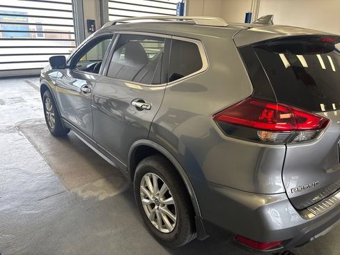 Used 2018 Nissan Rogue SV w/ Premium Package AWD/4WD image 7