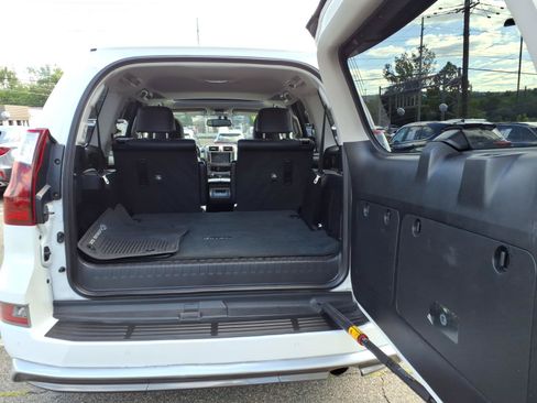 Used 2017 Lexus GX 460 Luxury w/ Sport Design Package AWD/4WD image 14