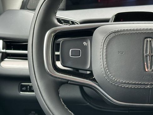 New 2025 Lincoln Navigator Reserve AWD/4WD image 10