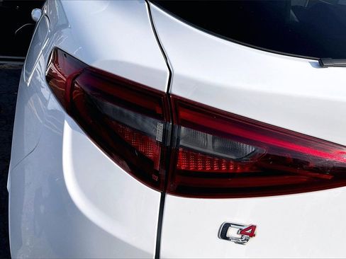 Used 2022 Alfa Romeo Stelvio Veloce image 29