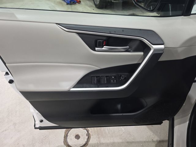 Used 2025 Toyota RAV4 XLE w/ Convenience Package AWD/4WD image 13