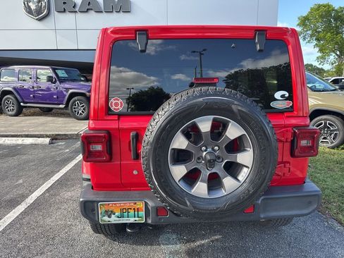 Used 2019 Jeep Wrangler Unlimited Sahara image 11