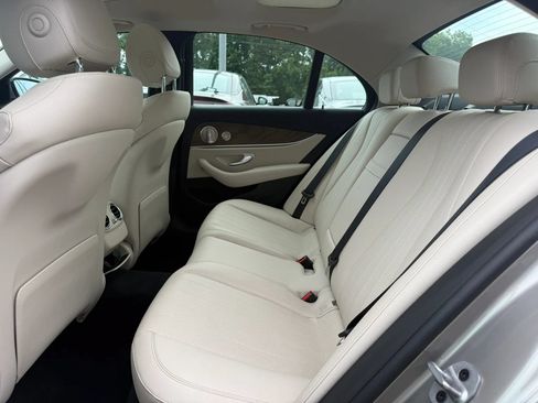 Used 2022 Mercedes-Benz E 350 4MATIC Sedan image 16