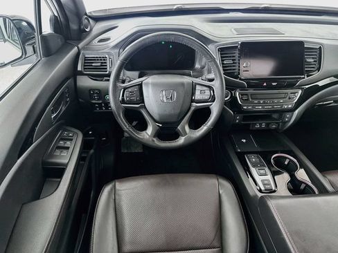 Used 2025 Honda Ridgeline Black Edition image 4