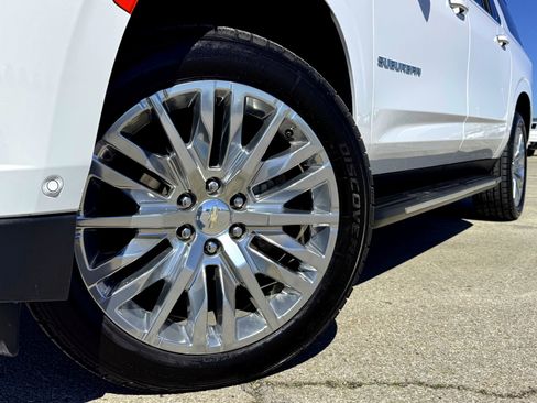 Used 2023 Chevrolet Suburban Premier w/ Advanced Technology Package image 2