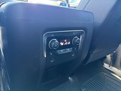 Used 2023 Chevrolet Suburban Premier AWD/4WD image 21