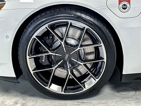 New 2026 Audi RS e-tron GT performance image 24