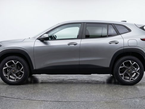 Used 2025 Chevrolet Trax LT w/ LT Convenience Package FWD image 5