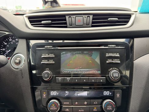 Used 2015 Nissan Rogue SV FWD image 20