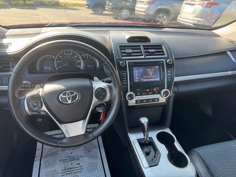 Used 2014 Toyota Camry SE image 19
