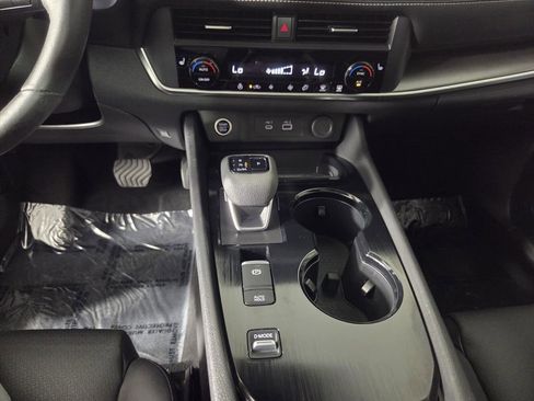 Used 2023 Nissan Rogue SV w/ SV Premium B Package FWD image 14