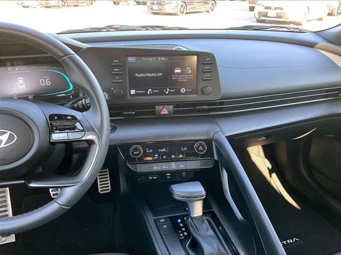 Used 2025 Hyundai Elantra Sport FWD image 18