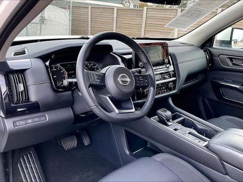 Certified 2024 Nissan Pathfinder SV image 16