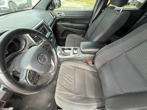 Used 2019 Jeep Grand Cherokee Laredo AWD/4WD image 9