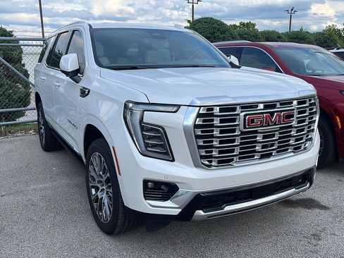Used 2025 GMC Yukon Denali w/ Sun & Power Step Package AWD/4WD image 2