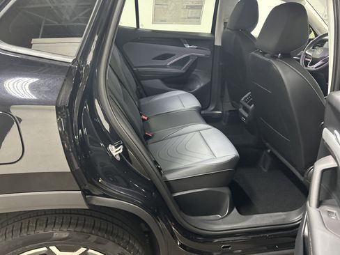 New 2025 Volkswagen Tiguan SE image 29