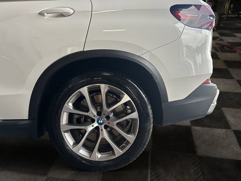 Used 2025 BMW X5 xDrive50e AWD/4WD image 11