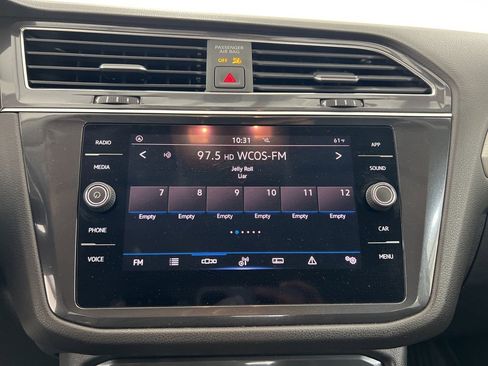 Used 2021 Volkswagen Tiguan SE image 12