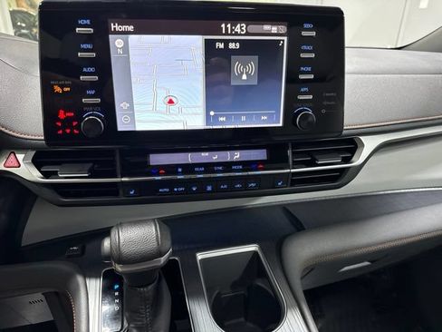 Used 2021 Toyota Sienna XSE FWD image 22