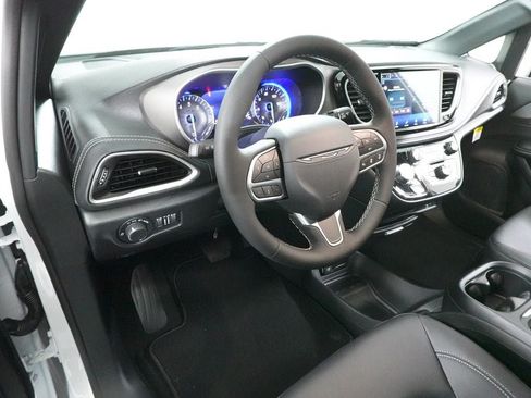 New 2027 Chrysler Pacifica Select FWD image 22