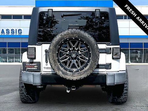 Used 2018 Jeep Wrangler Unlimited Sahara w/ Connectivity Group AWD/4WD image 4