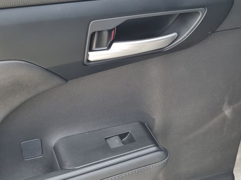 Used 2023 Toyota Highlander XLE FWD image 16