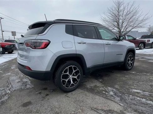 Used 2024 Jeep Compass Limited image 8