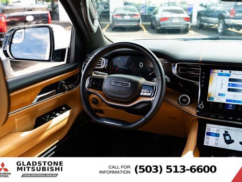 Used 2022 Jeep Grand Wagoneer Series III w/ Rear Seat Video Group 1 AWD/4WD image 9