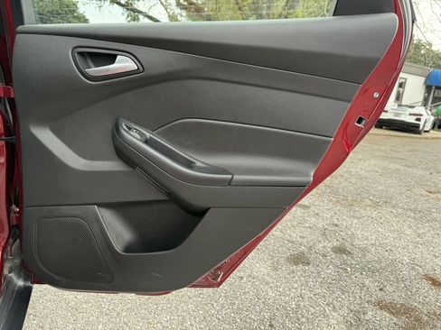 Used 2017 Ford Focus SE image 26