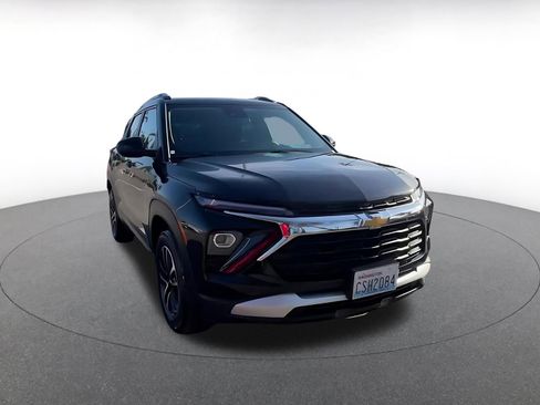 Used 2025 Chevrolet TrailBlazer LT FWD image 3