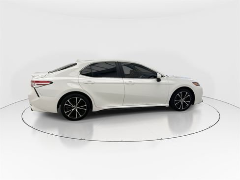 Used 2020 Toyota Camry SE image 8