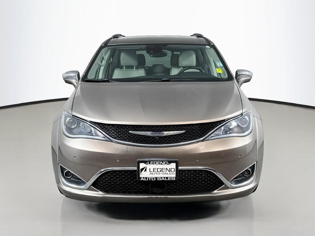 Used 2017 Chrysler Pacifica Limited FWD image 3