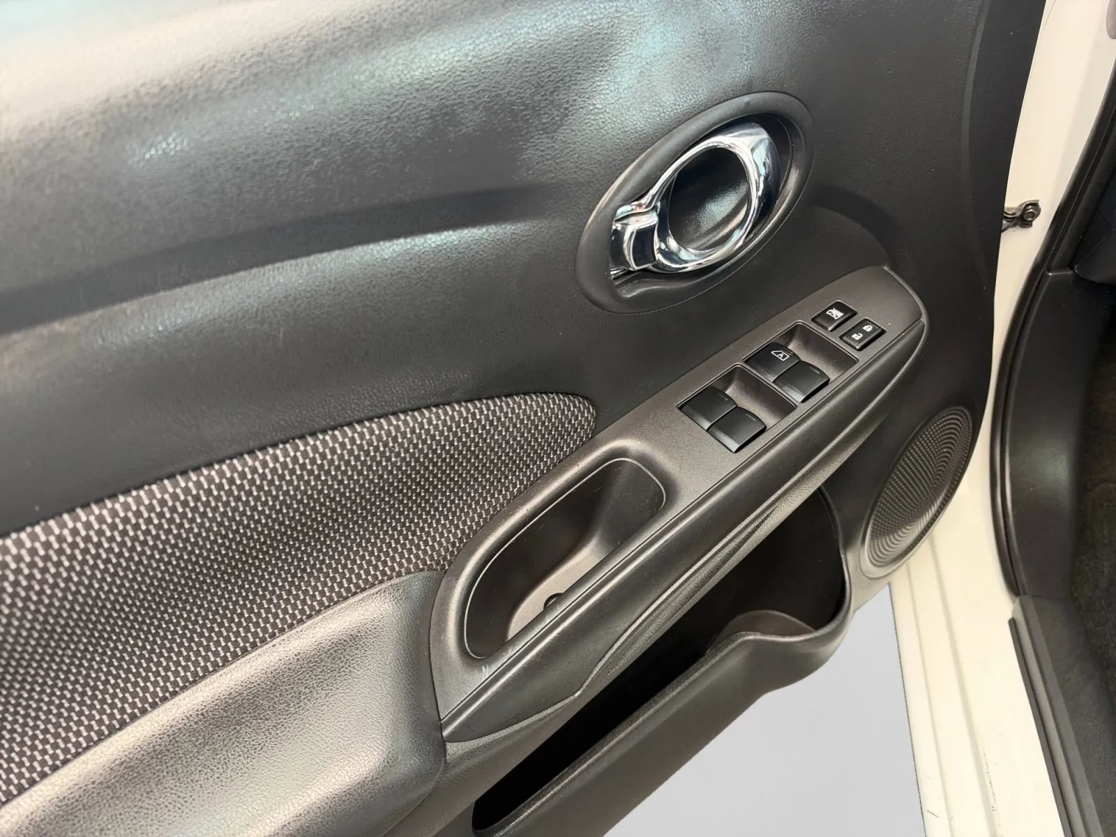 Used 2014 Nissan Versa SV FWD image 10