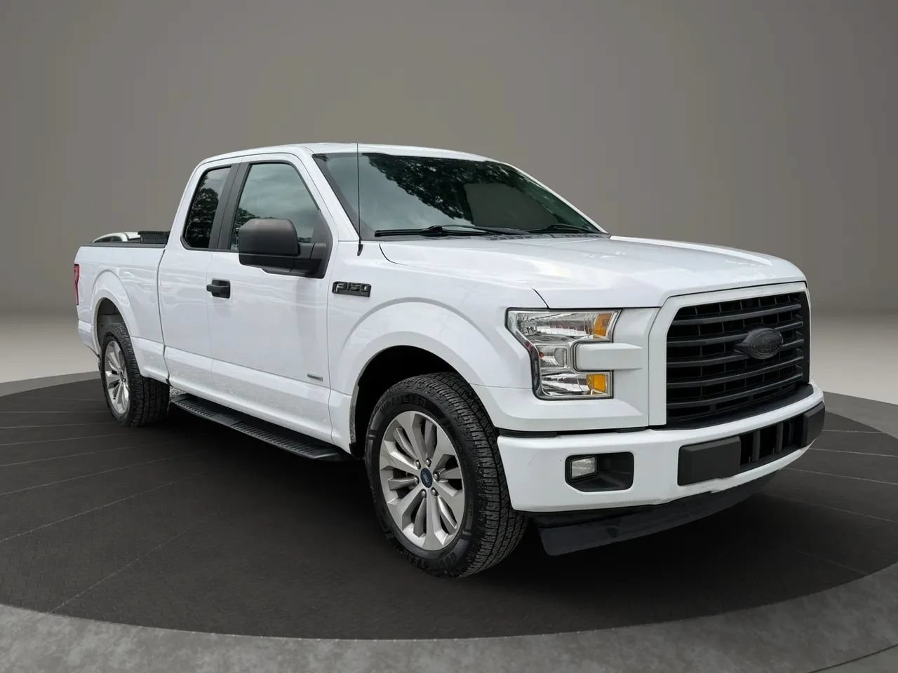 Used 2017 Ford F150 XL w/ Equipment Group 101A Mid RWD image 3