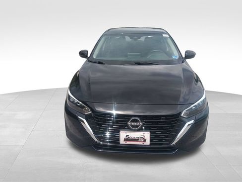 Used 2025 Nissan Sentra SV FWD image 9