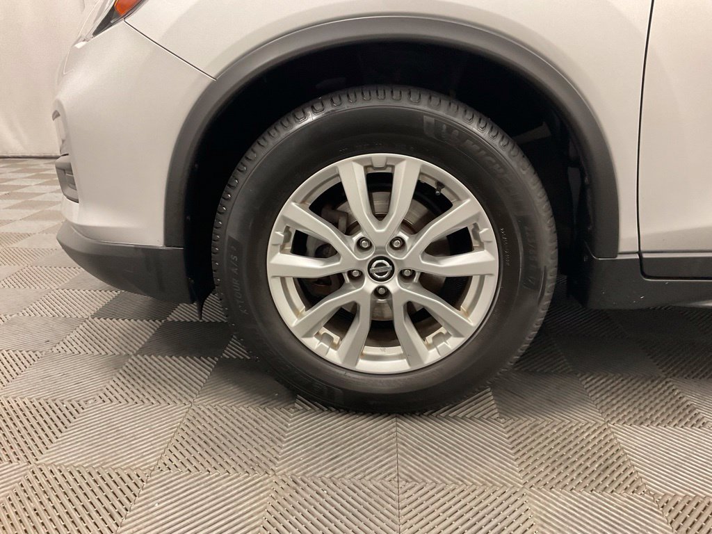 Used 2017 Nissan Rogue SV FWD image 14