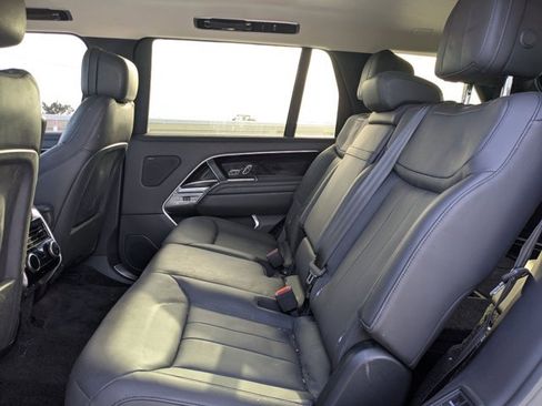 Used 2023 Land Rover Range Rover Long Wheelbase SE image 15