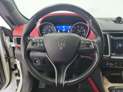 Used 2020 Maserati Levante image 23