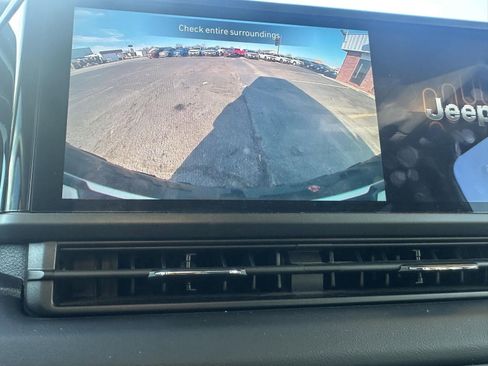 Used 2024 Jeep Wrangler Rubicon image 32