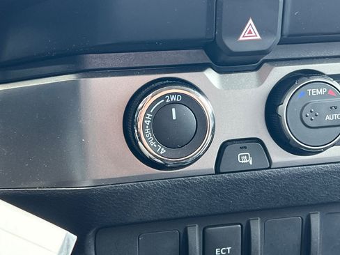 Used 2022 Toyota Tacoma SR image 30