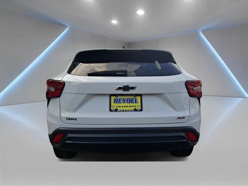 Used 2024 Chevrolet Trax RS w/ Sunroof Package FWD image 5