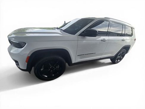 Used 2023 Jeep Grand Cherokee L Laredo image 7