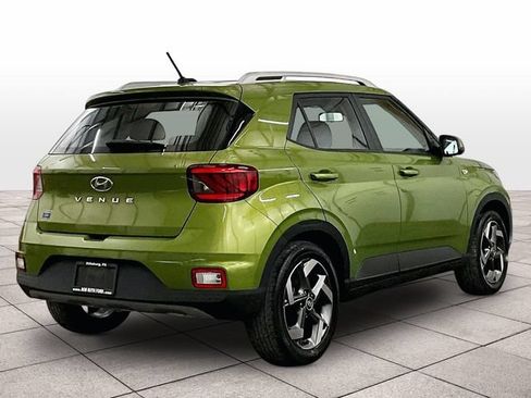 Used 2023 Hyundai Venue SEL FWD image 11