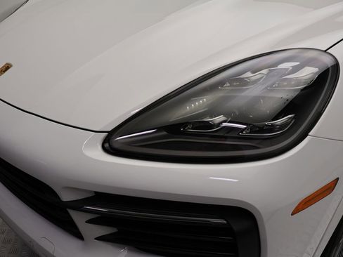 Used 2023 Porsche Cayenne S AWD/4WD image 3